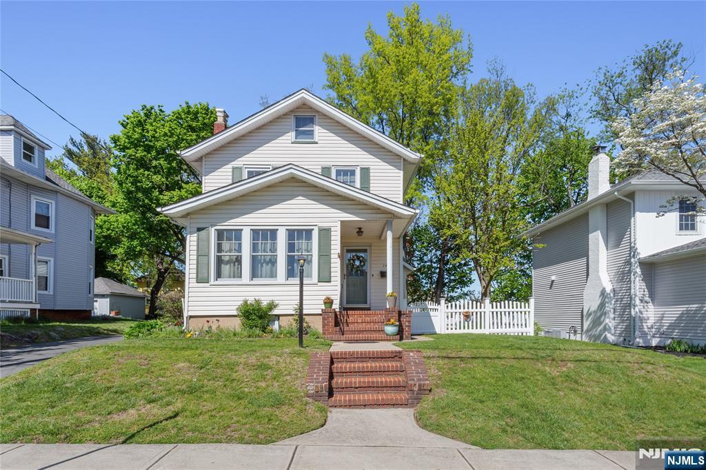 141 Henry Street - Photo 1