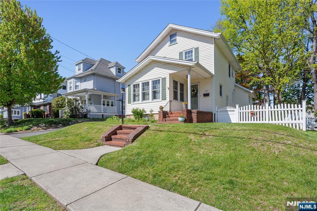141 Henry Street - Photo 3
