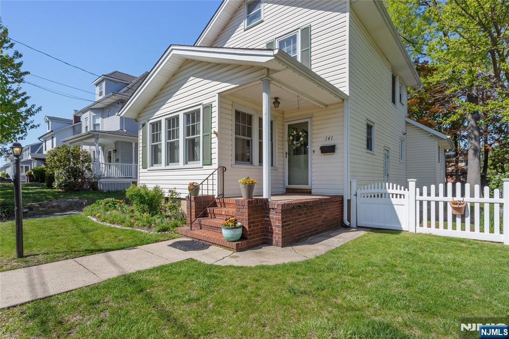 141 Henry Street - Photo 4