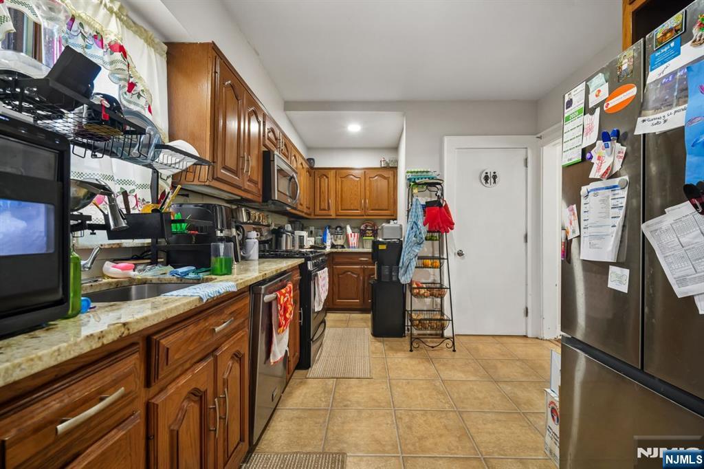 Photo 4 of Single family home for sale at 228 Totowa Rd, Totowa, NJ 07512 | MLS# 26035109 | Listing updated on 2026-09-16