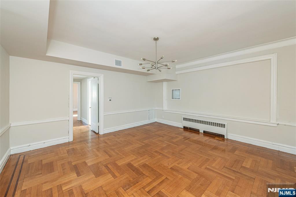 9-15 Vernon Avenue 2 - Photo 4