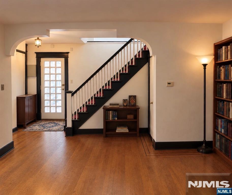 10 Bond Street - Photo 2