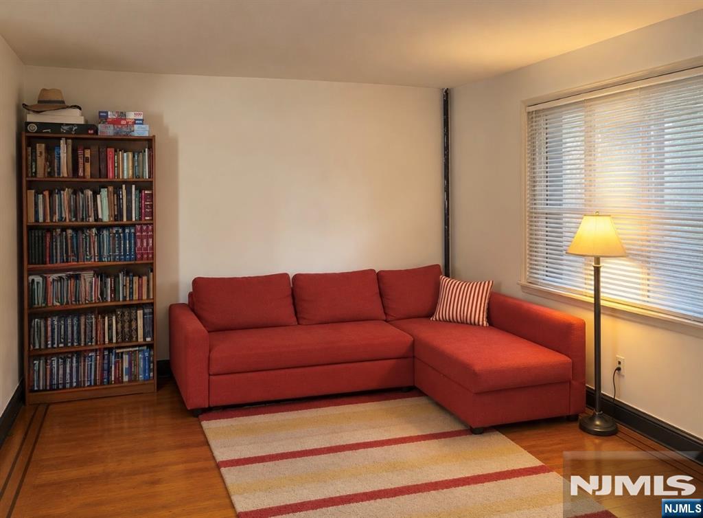 10 Bond Street - Photo 3