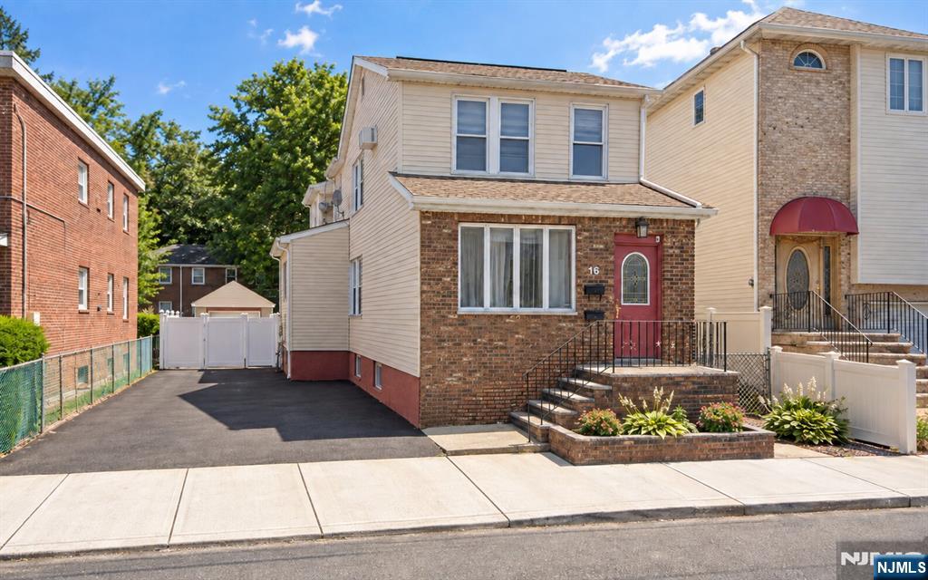 16 Albert Street 2 - Photo 1
