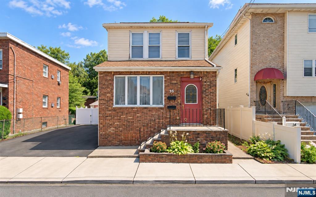 16 Albert Street 2 - Photo 2
