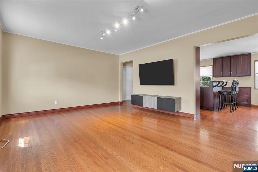 16 Roselle Avenue B - Photo 5