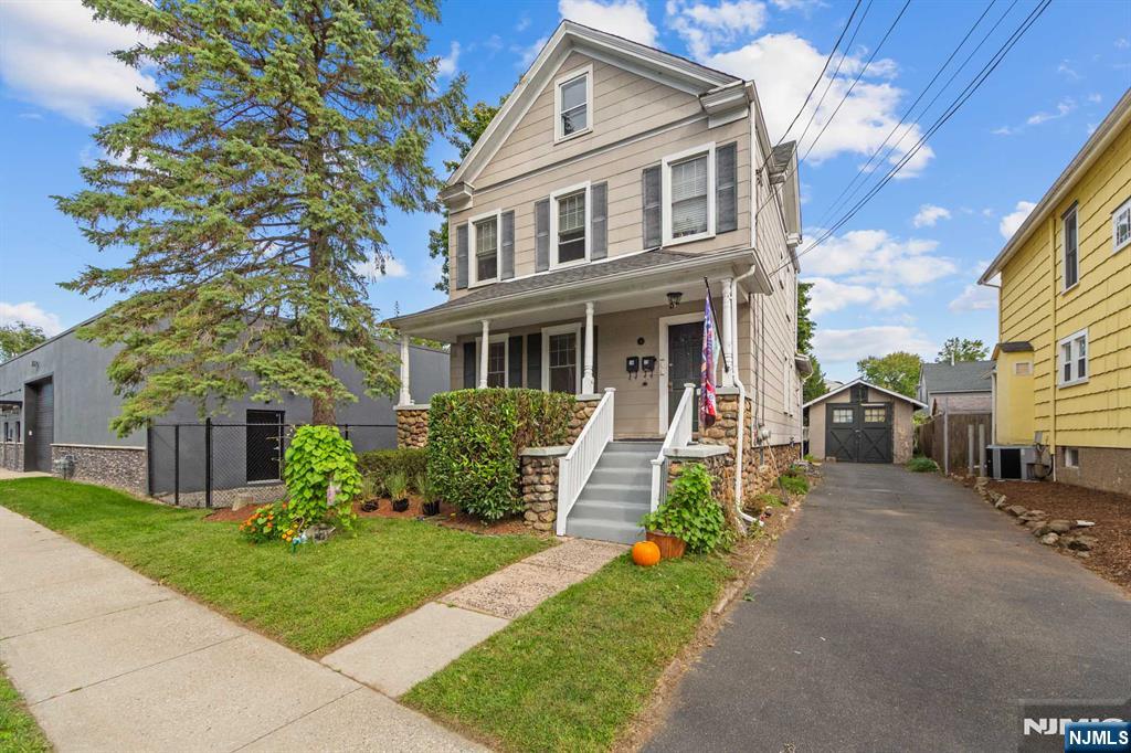 31 Wanamaker Avenue 1 - Photo 2