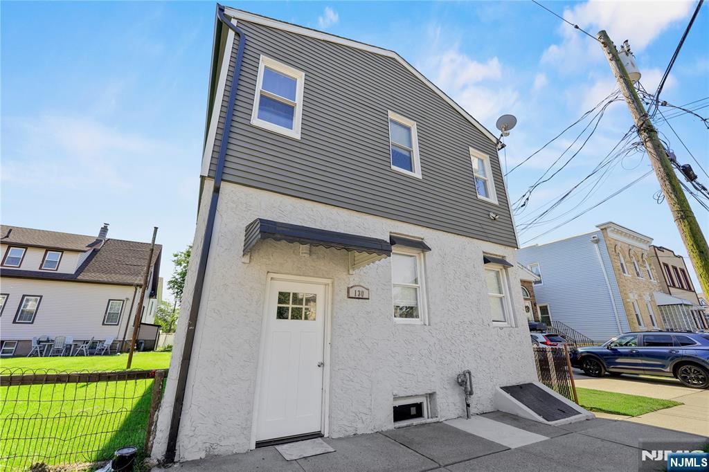 130 Garfield - Photo 1