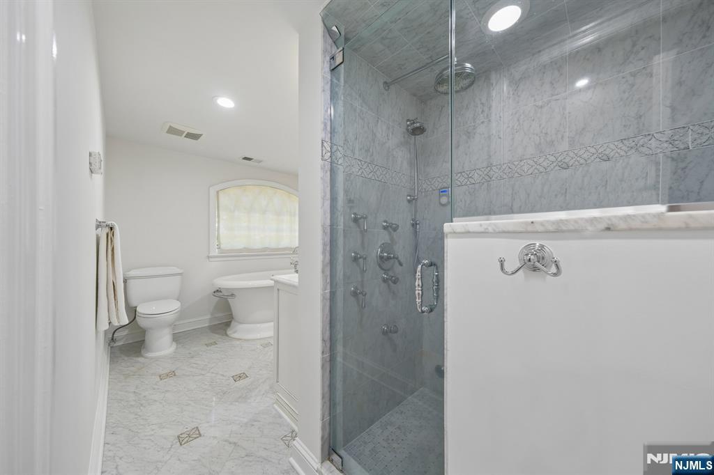 10 Delwick Lane — photo 21
