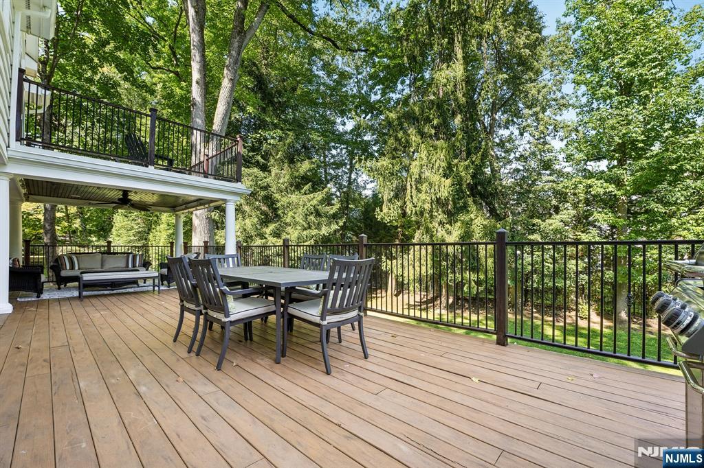 10 Delwick Lane — photo 35