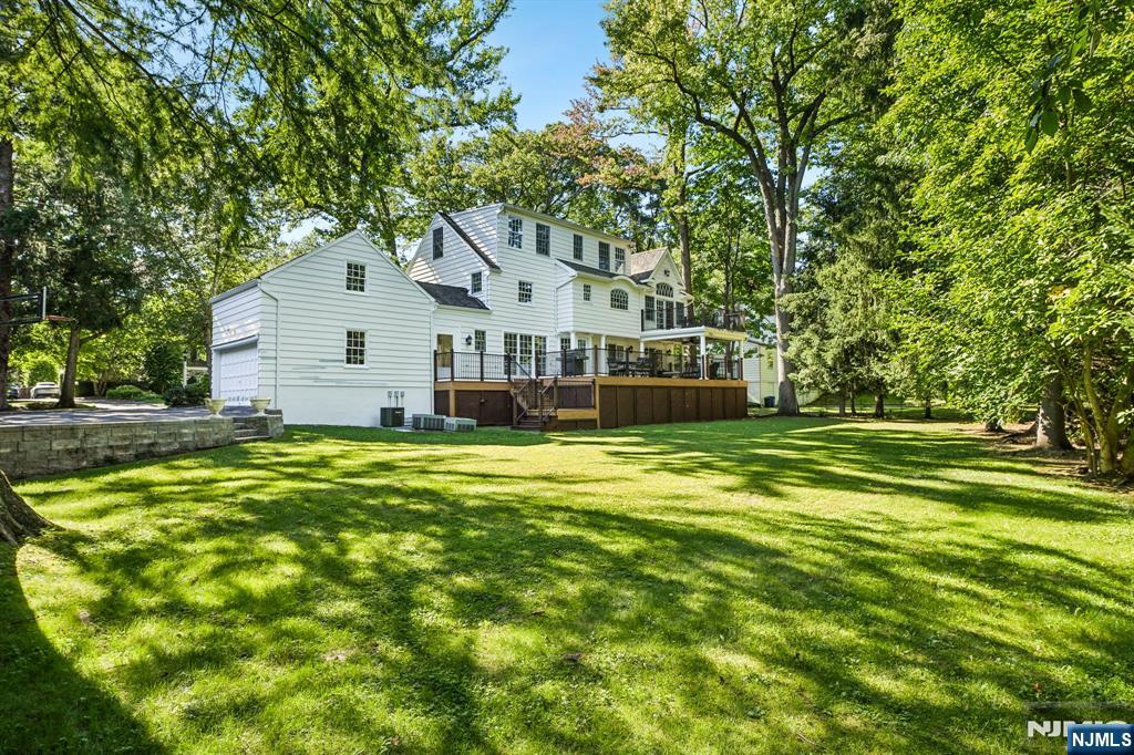 10 Delwick Lane — photo 37