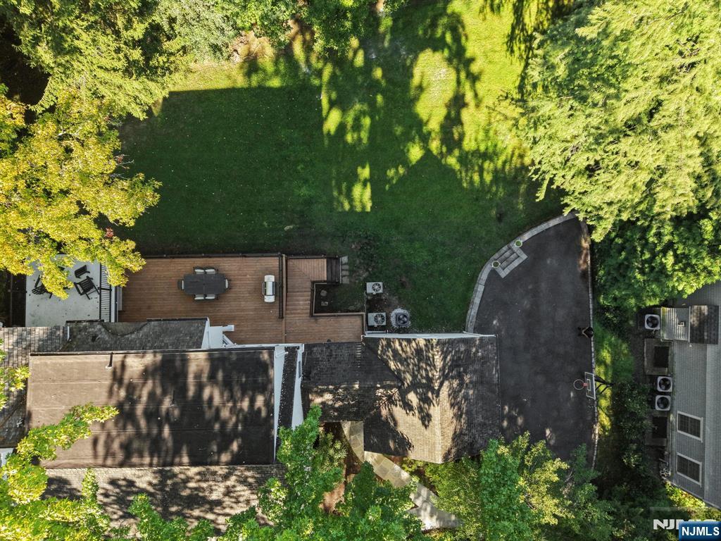 10 Delwick Lane — photo 41