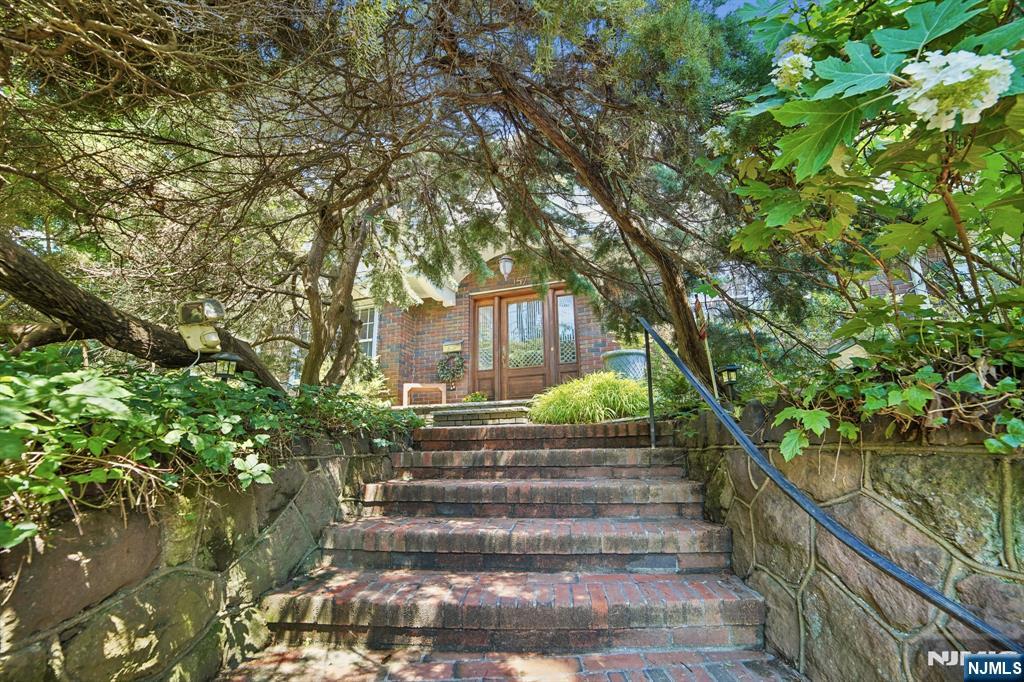 Photo 2 of Single family home for sale at 157 Sussex Rd, Tenafly, NJ 07670 | MLS# 26035173 | Listing updated on 2026-09-16