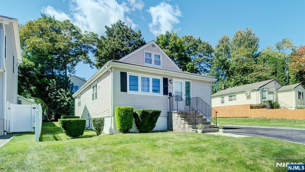 Photo 3 of Single family home for sale at 211 Marcella Rd, Par Troy Hills Twp., NJ 07054 | MLS# 26035198 | Listing updated on 2026-09-18