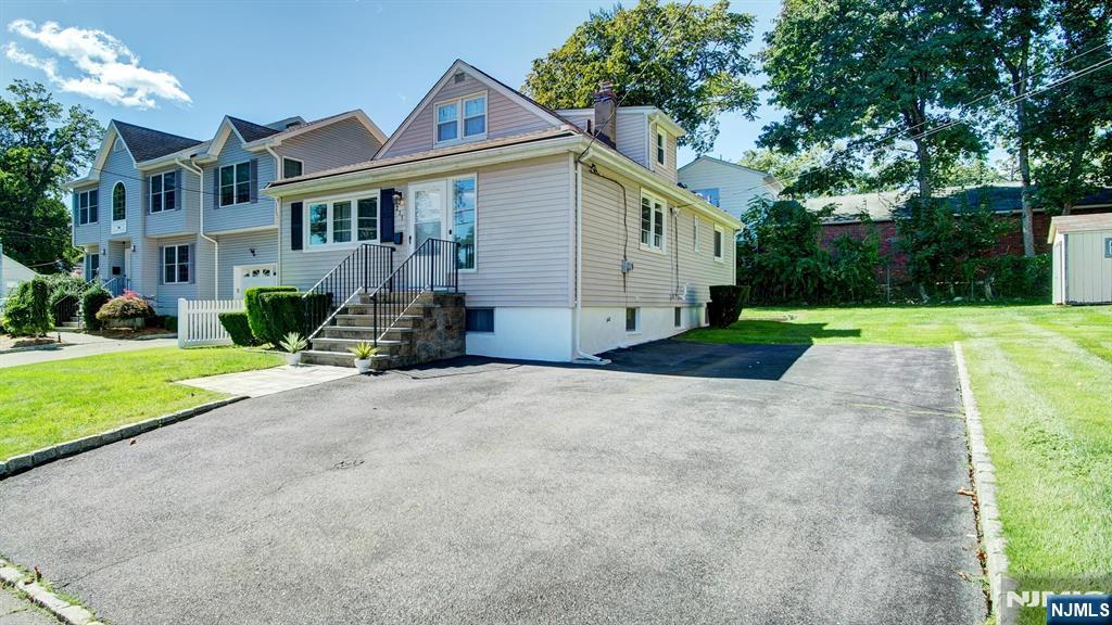 Photo 4 of Single family home for sale at 211 Marcella Rd, Par Troy Hills Twp., NJ 07054 | MLS# 26035198 | Listing updated on 2026-09-18