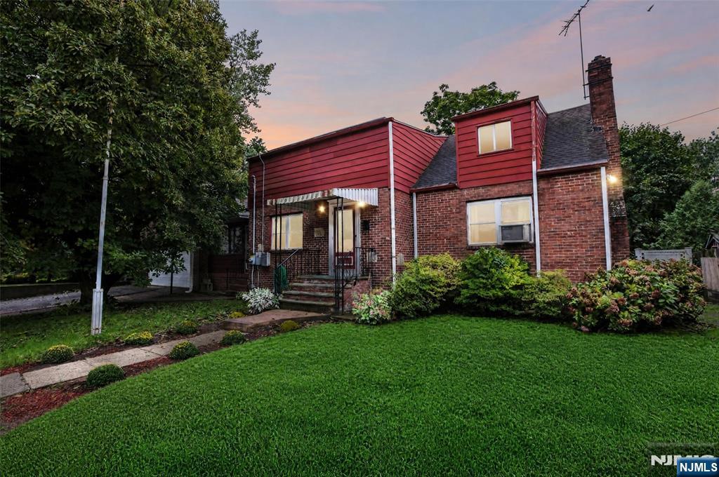 513 Chestnut Place - Photo 1