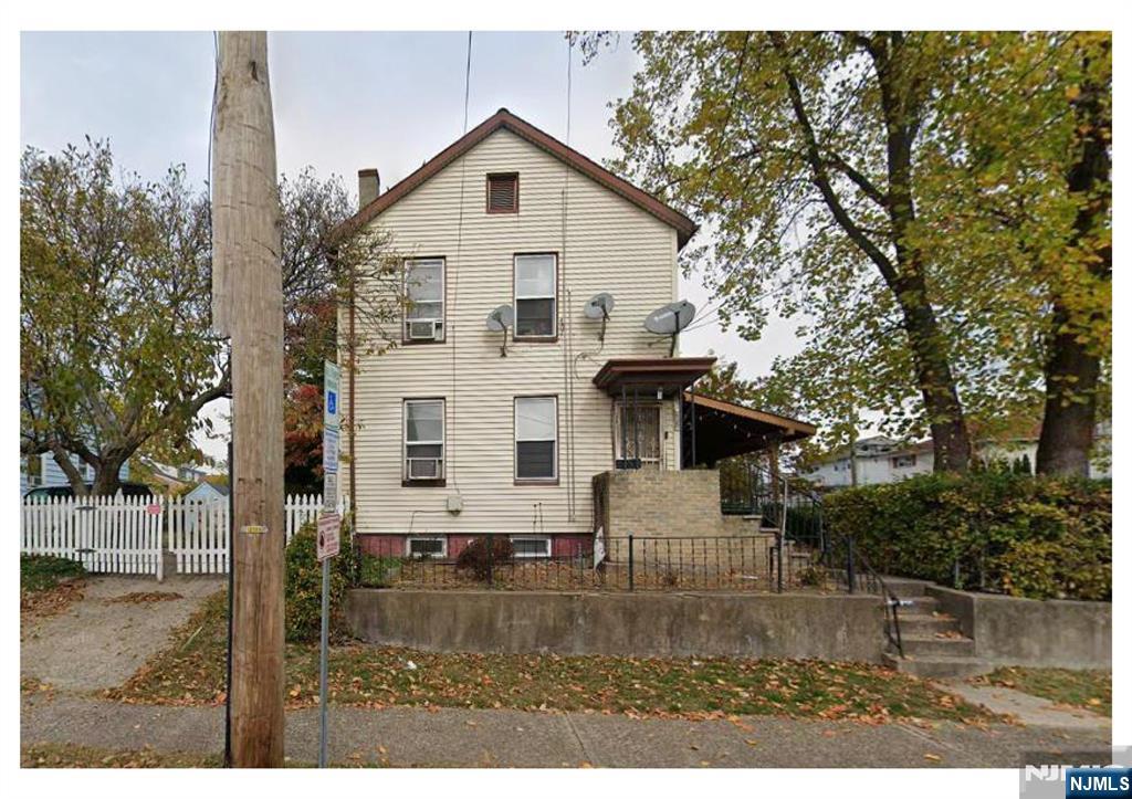 211-215 7th Avenue - Photo 1