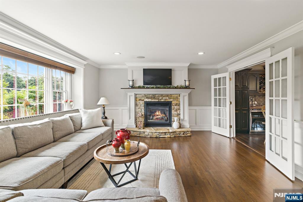 Photo 2 of Sale Pending at 11 Tannery Ln, Roseland, NJ 07068 | MLS# 26035241 | Listing updated on 2026-10-05