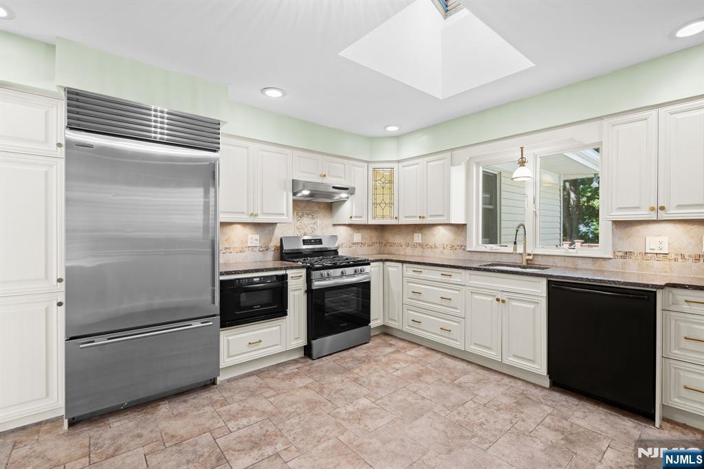 601 Iroquois Street - Photo 4
