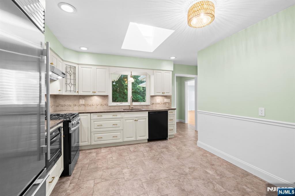 601 Iroquois Street - Photo 5