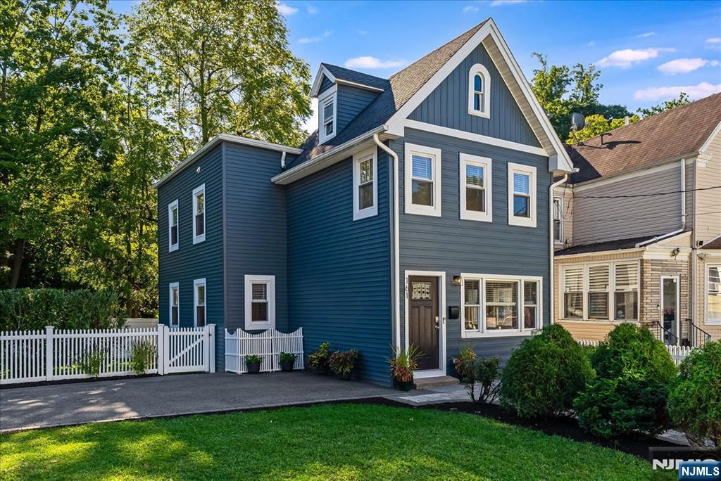 161 Willowdale Avenue - Photo 1
