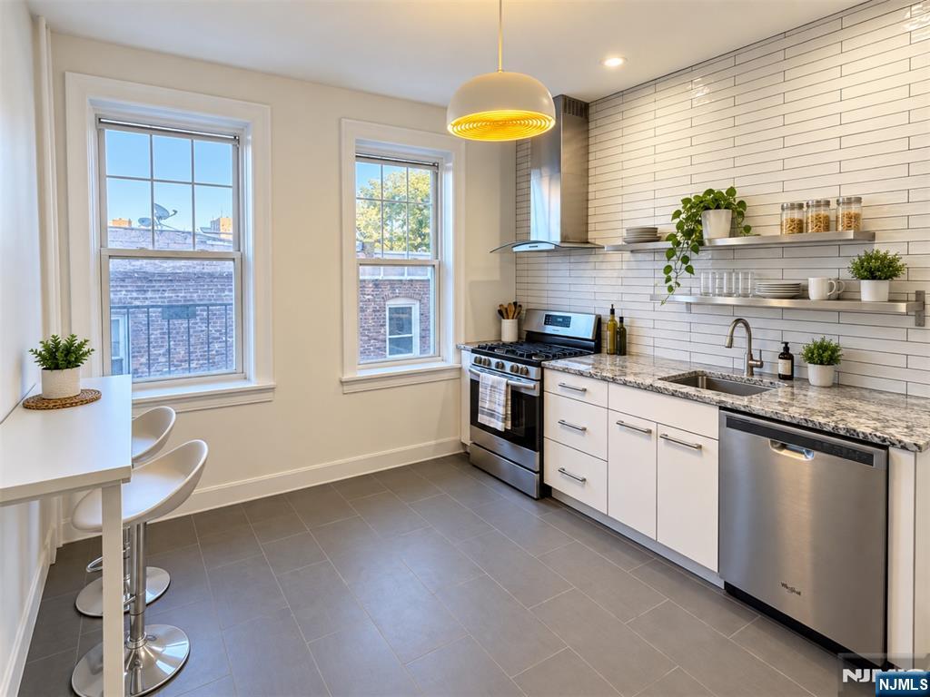 244 Lawton Avenue 7 - Photo 1