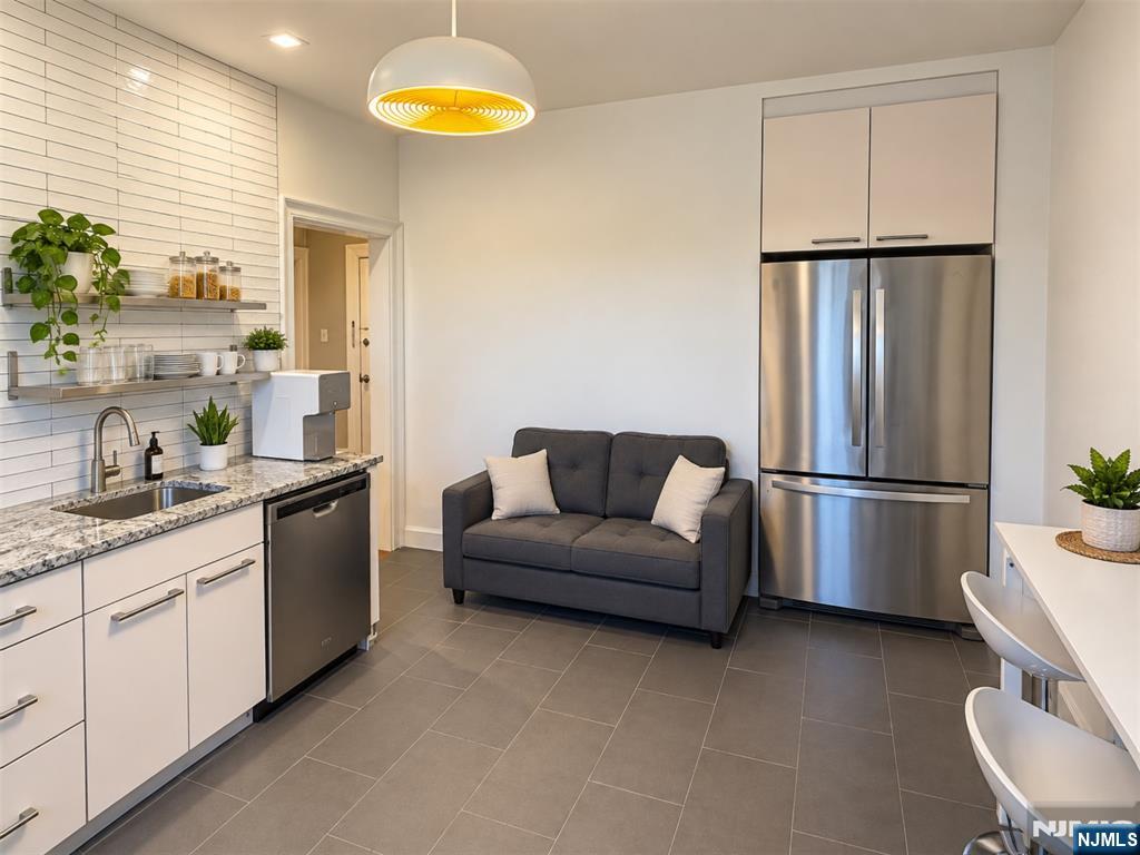 244 Lawton Avenue 7 - Photo 2