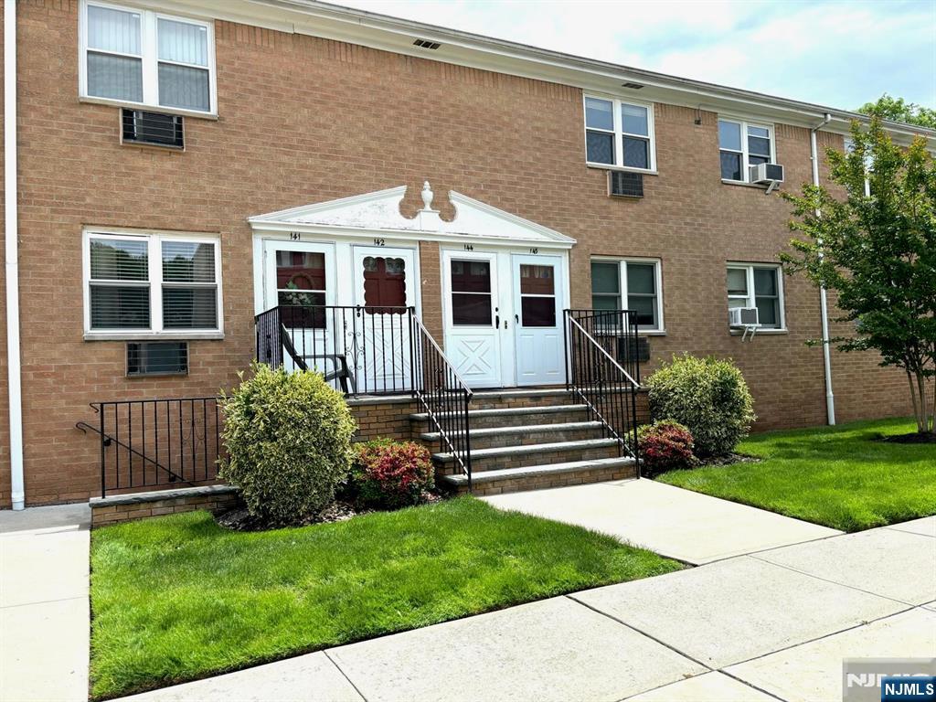 725 Joralemon Street 144 - Photo 1