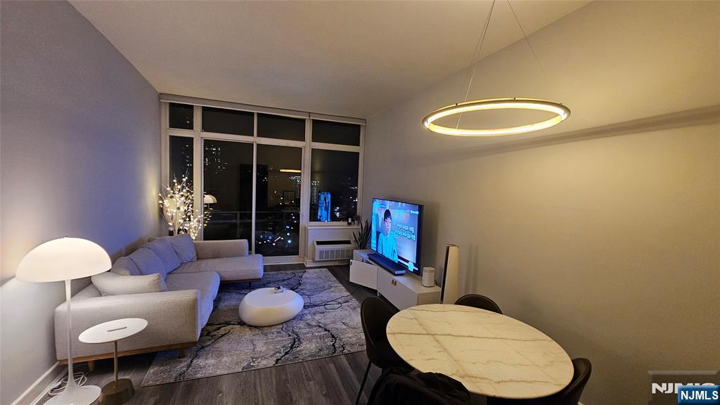 1817 Hudson Park - Photo 2