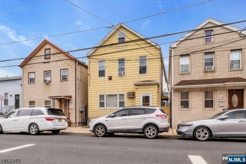 29 Kossuth Street - Photo 2