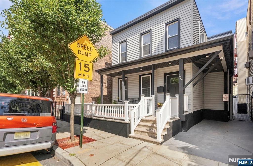 204 39th Street - Photo 1