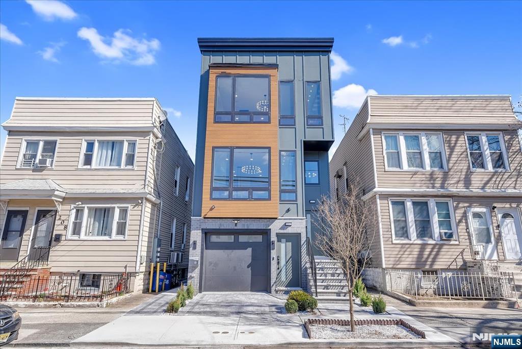 206 Clendenny Avenue 2 - Photo 1