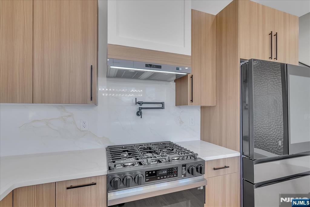 206 Clendenny Avenue 2 - Photo 4