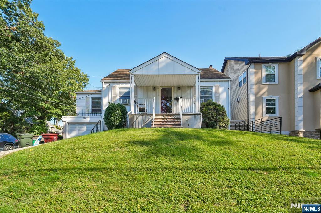 274 E Passaic Avenue - Photo 1