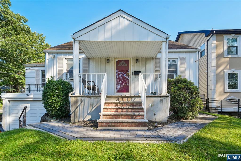 274 E Passaic Avenue - Photo 2