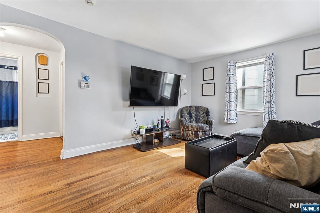 274 E Passaic Avenue - Photo 3