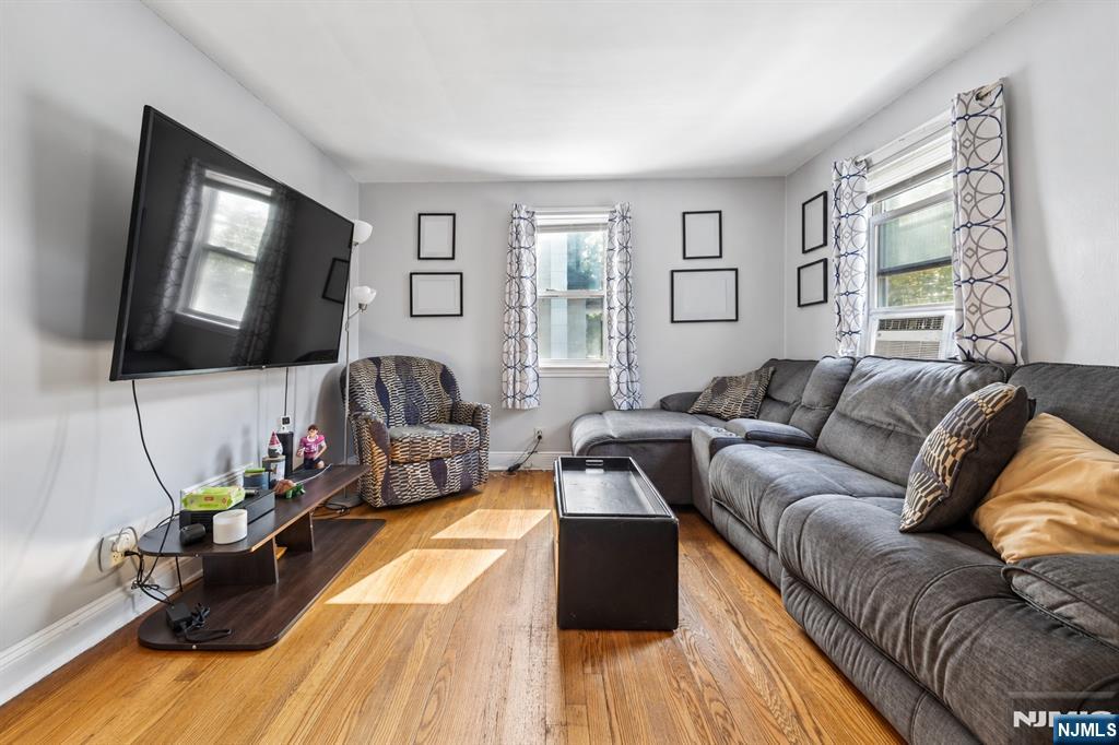 274 E Passaic Avenue - Photo 4