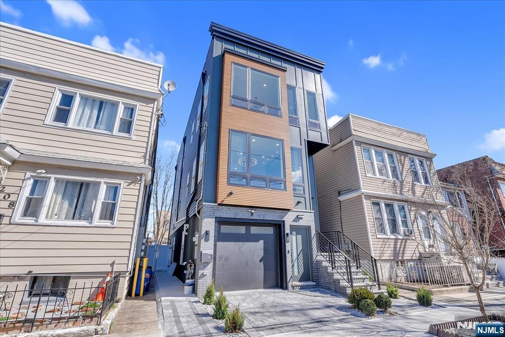 206 Clendenny Avenue - Photo 1