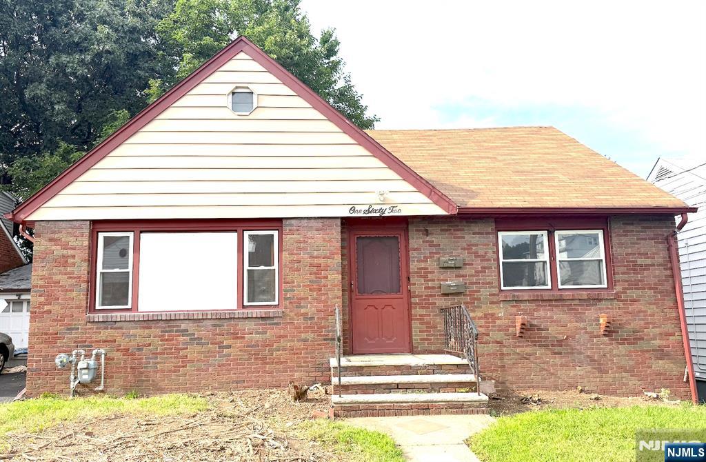 162 Sheridan Avenue - Photo 1