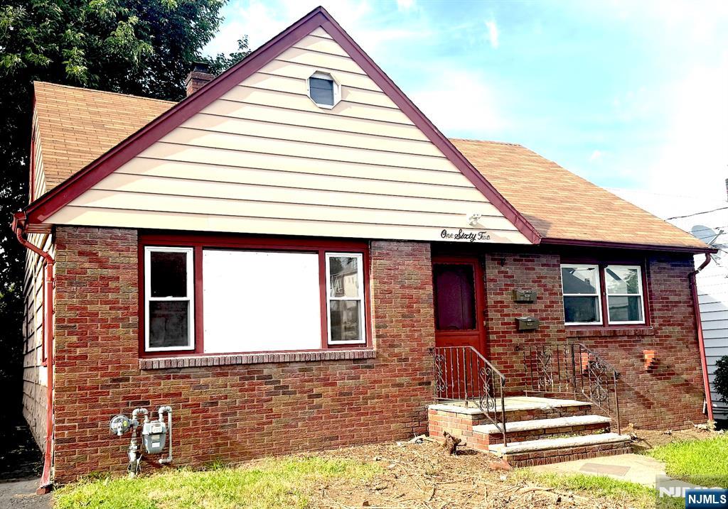 162 Sheridan Avenue - Photo 2