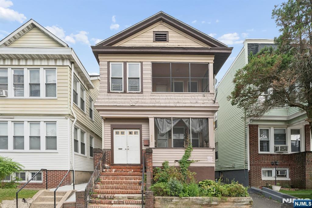 362 Myrtle Avenue 2nd Floor - Photo 1