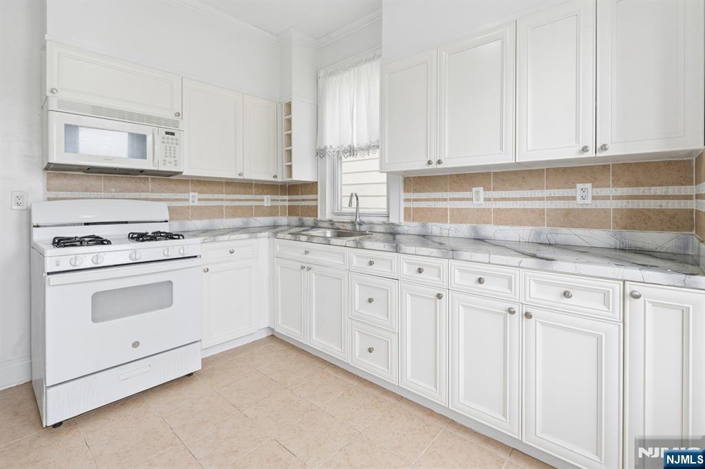 362 Myrtle Avenue 2nd Floor - Photo 2