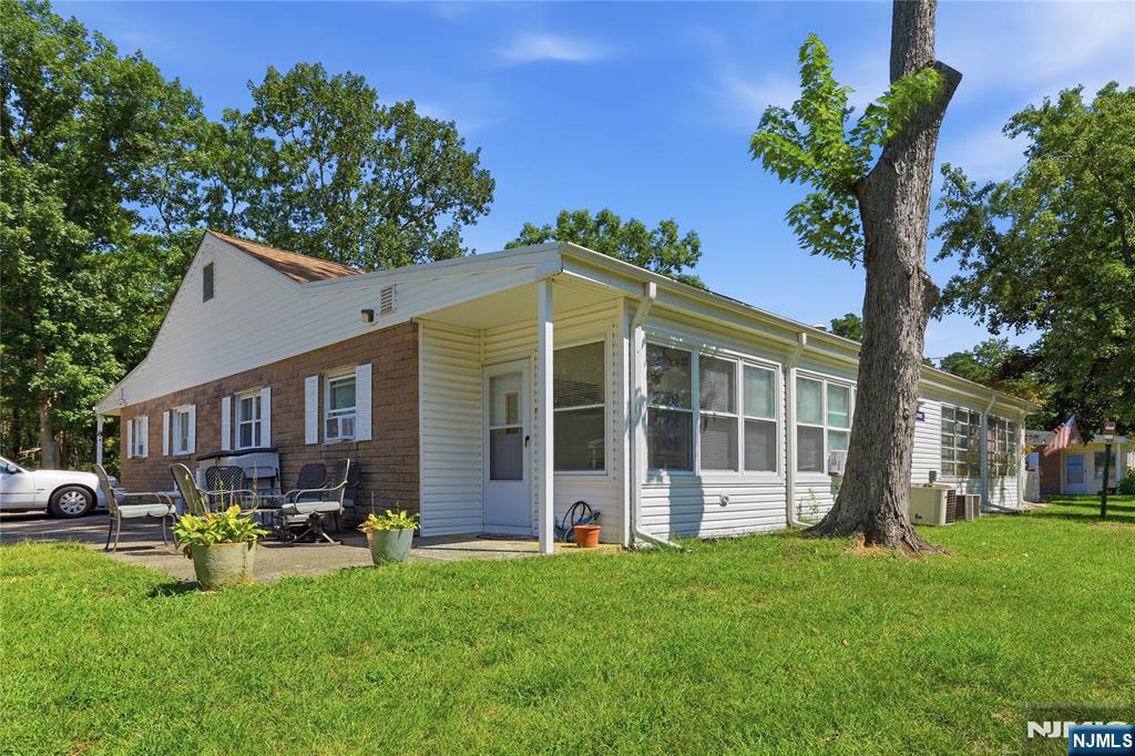 8B Cypress Street - Photo 1