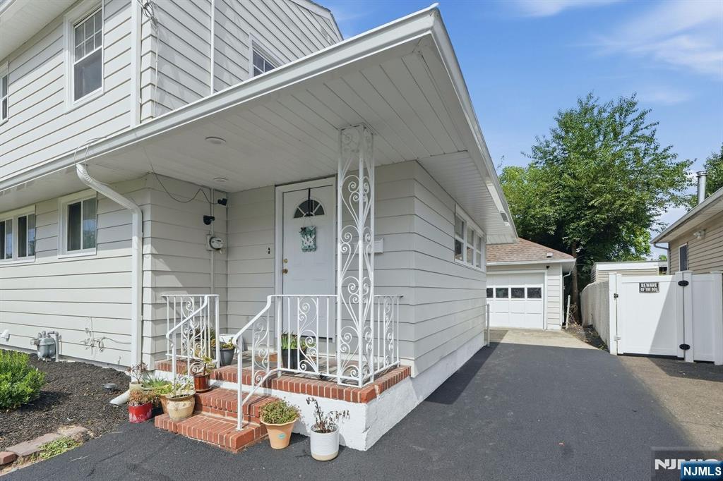 72-74 Fournier Crescent - Photo 2