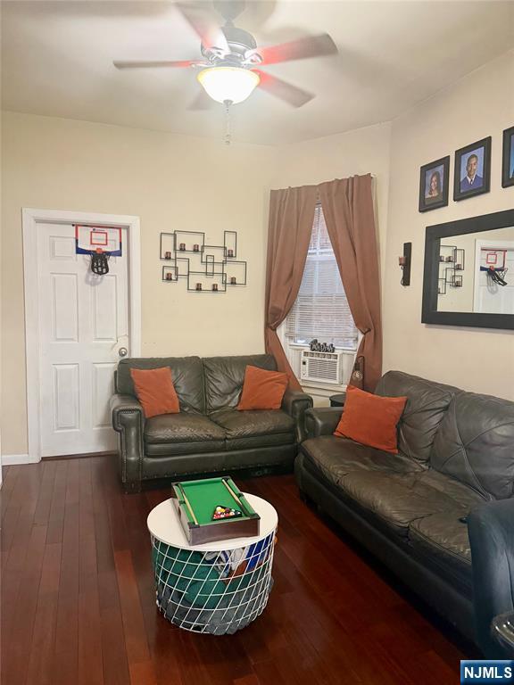 1300 Central 2L - Photo 2