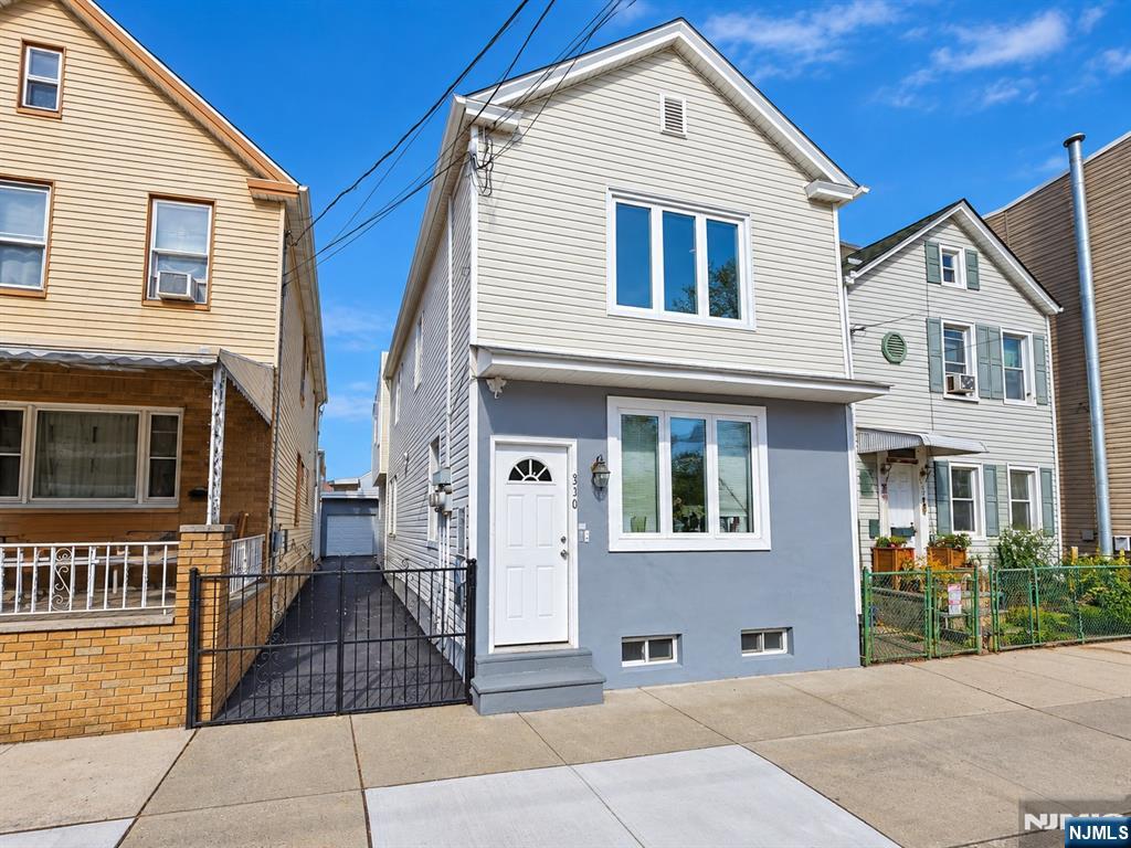 328 John Street 2nd, Door 33 - Photo 1