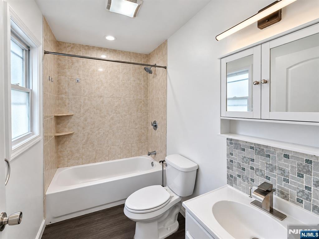 328 John Street 2nd, Door 33 - Photo 4