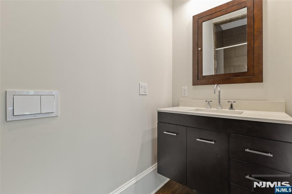 124 Essex Drive — photo 32
