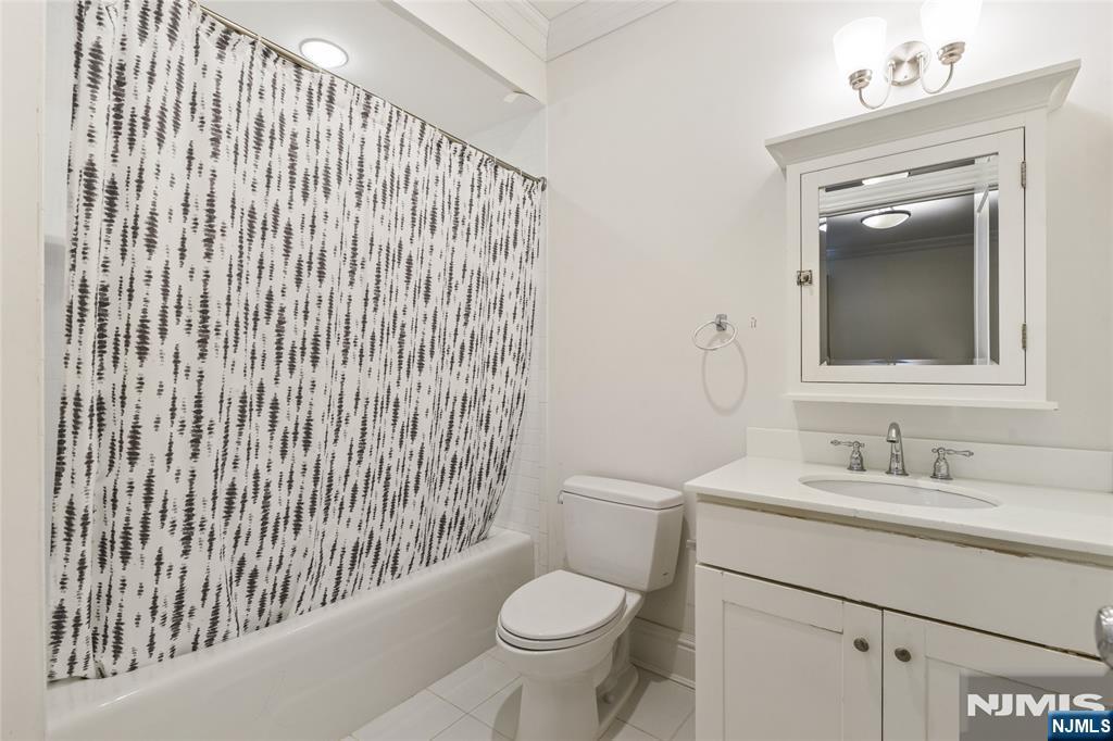 124 Essex Drive — photo 35