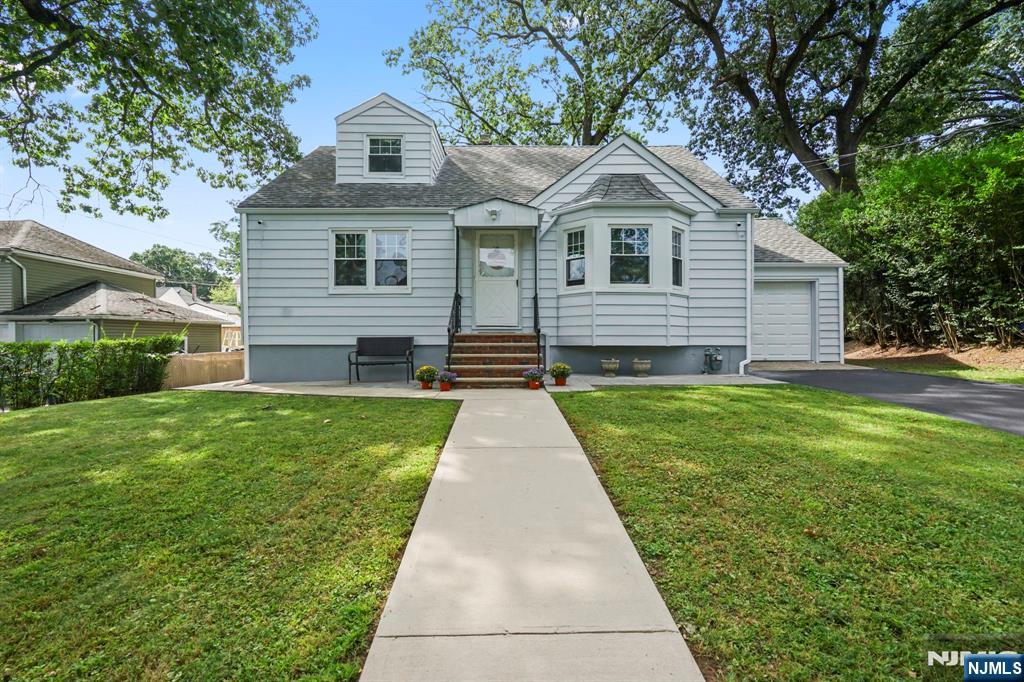 Photo 1 of Single family home for sale at 15 Oak Ridge Ave, Nutley, NJ 07110 | MLS# 26035400 | Listing updated on 2026-10-04